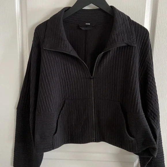 Lululemon Textured Cropped Jacket - Picture 2 of 12